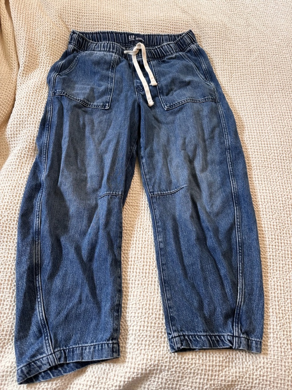 GAP women’s pull on drawstring barrel jeans